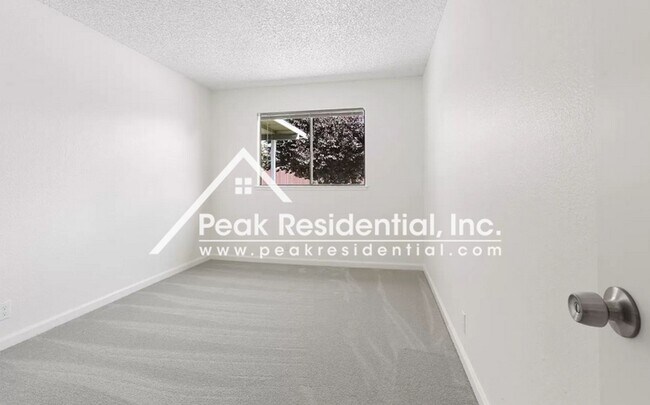 Building Photo - Updated 4bd/2ba North Sacramento Home with 2 Car Garage