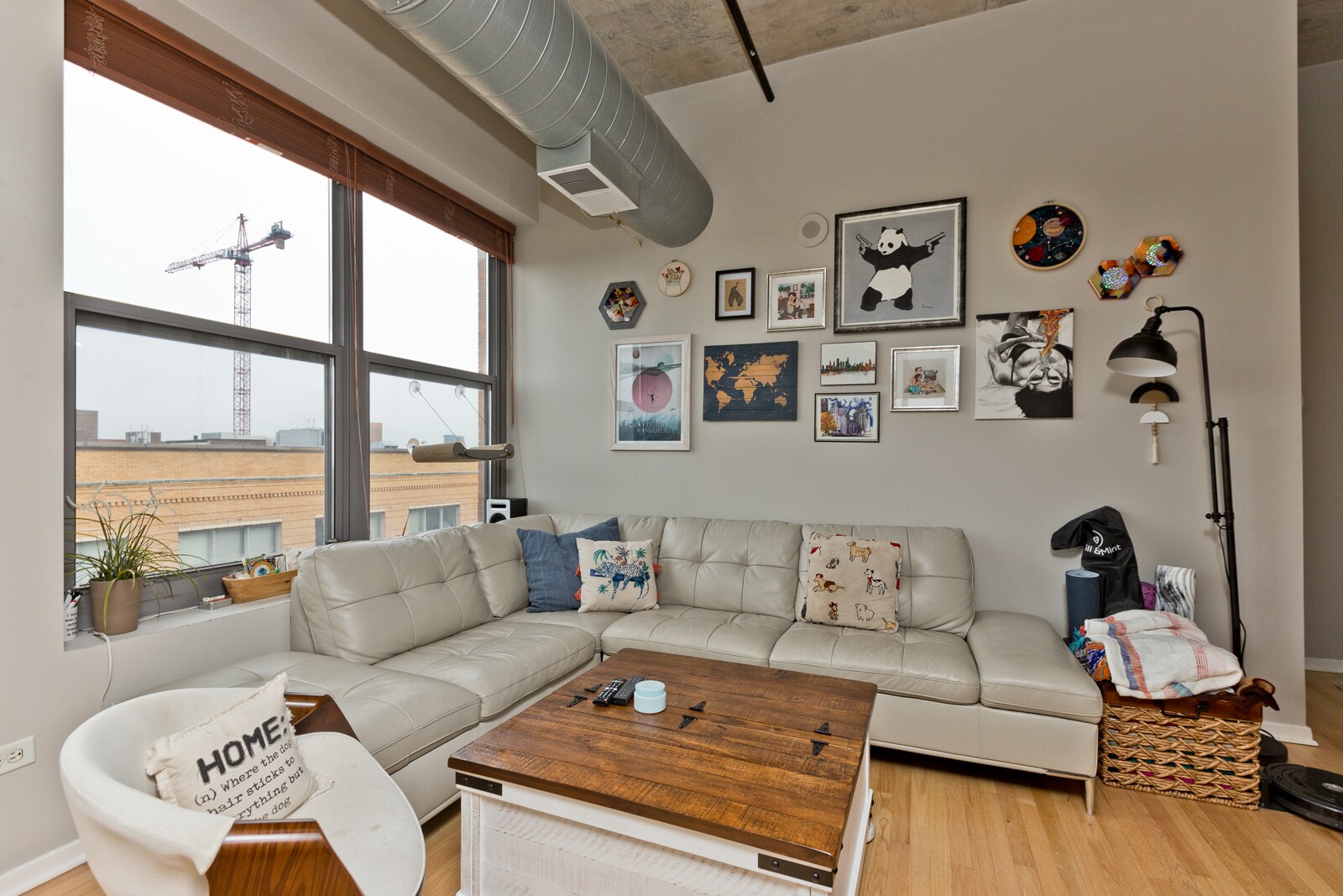 Building Photo - 933 W Van Buren St