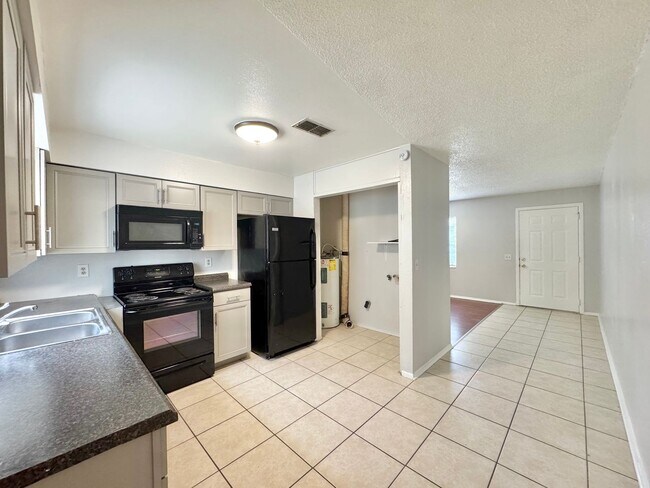 Building Photo - 5665 Struthers Ct