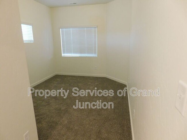 Building Photo - 668 Brookwillow Dr