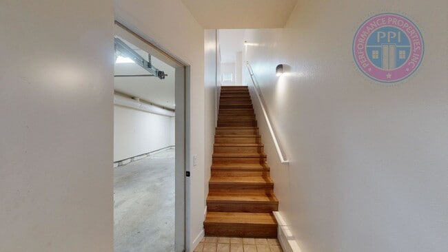 Building Photo - Prime Location, Directly Across From Nike Headquarters! Beautiful Townhouse, Two En-Suites, Centr...