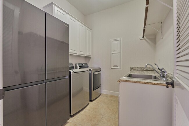 Building Photo - 23 Player Oaks Pl