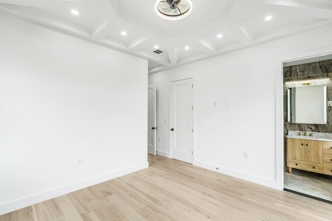 Building Photo - 125 Collard St