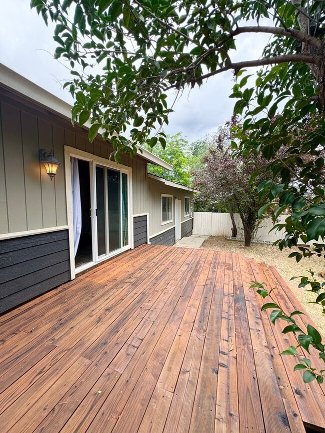 Building Photo - Private Renovated Home in Westside Redding