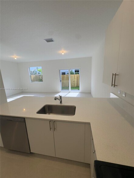 Building Photo - 144 SW 184th Way