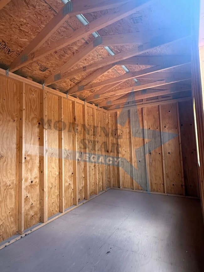 Building Photo - Inviting 3 bedroom 2.5 bath waiting to be ...