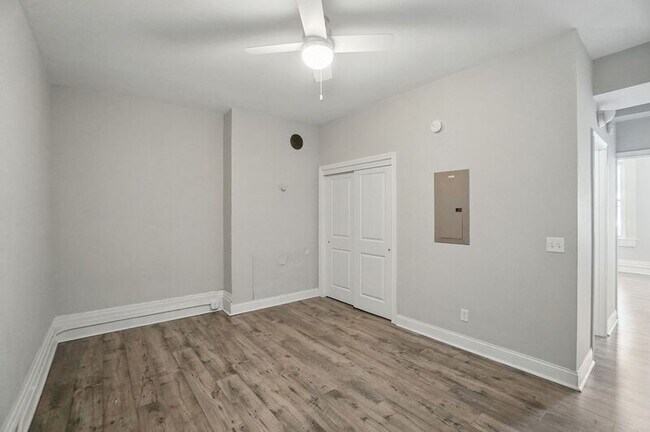 Building Photo - 107 W Elder St