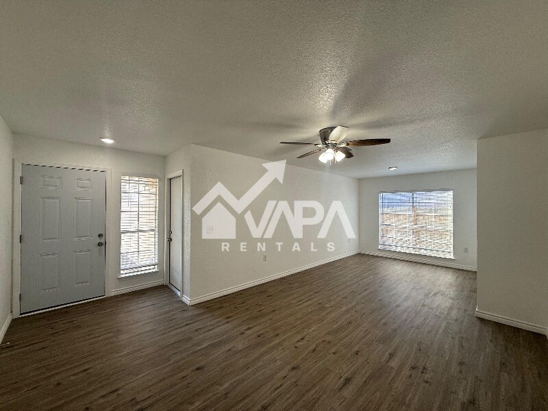 Building Photo - 5911 Autumn Lake