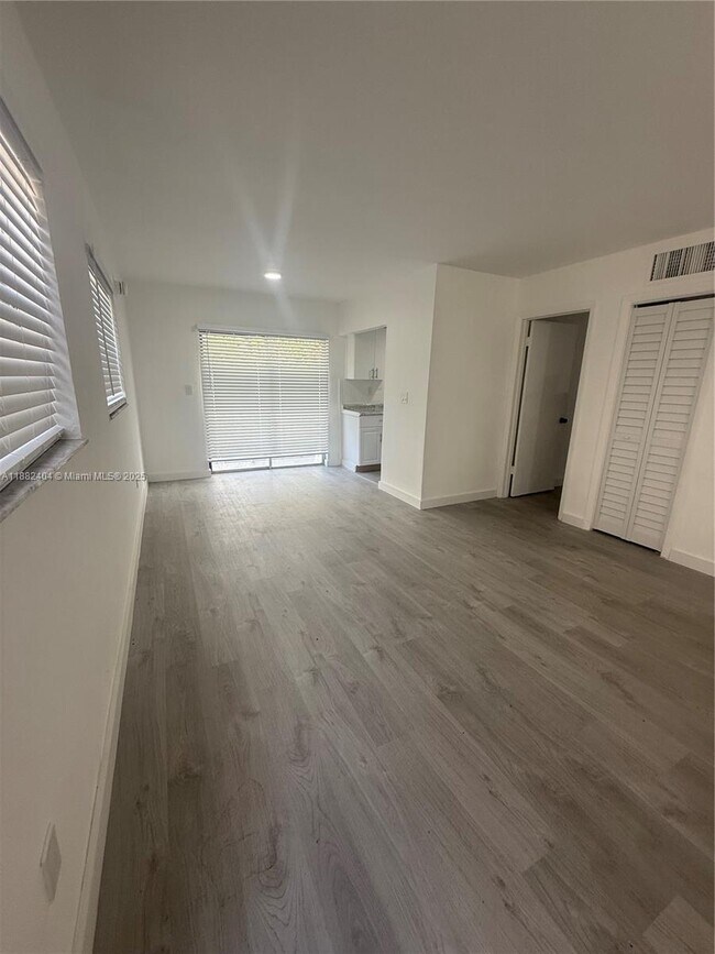 Building Photo - 8295 NE Miami Ct