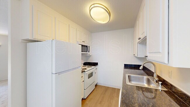 Building Photo - 440 Alameda del Prado