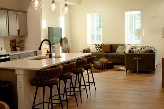 Primary Photo - 1204 SW Franklin Dr