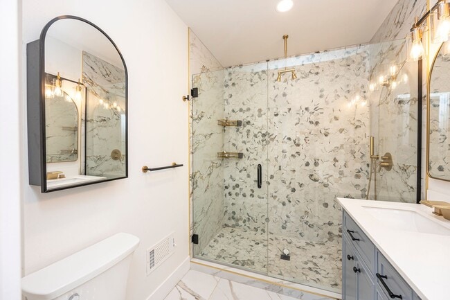 Building Photo - Lakewood Rambler 3 bedroom + Bonus