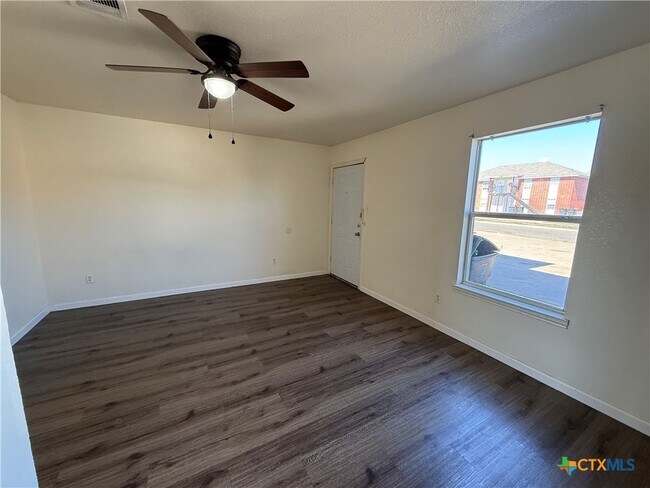 Building Photo - 5708 Greengate Dr