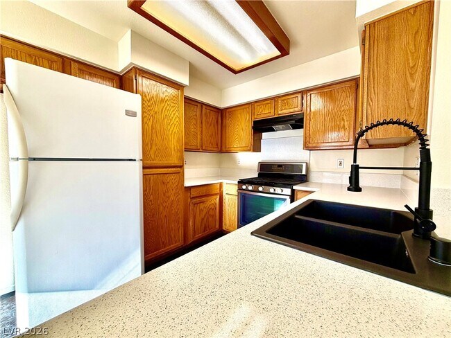 Building Photo - 2063 Waverly Cir