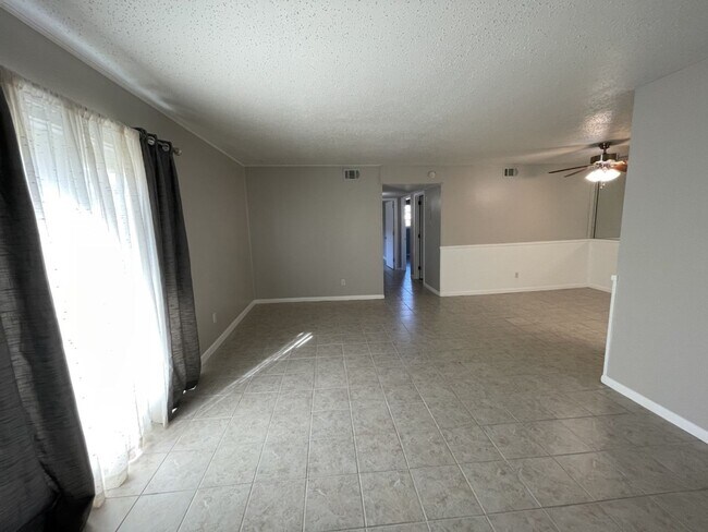 Building Photo - For Lease - 2BR/1BA at Landmark Condominiums!