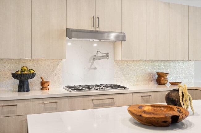 Building Photo - 47 N Kavenish Dr