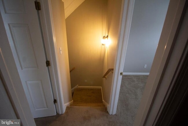 Building Photo - 234 E Linden St