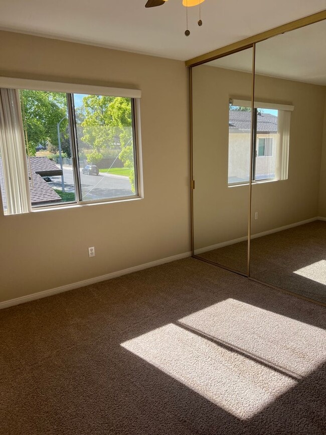 Building Photo - Updated 2BR/1BA 2 Story Townhome in Park Like setting in Santee