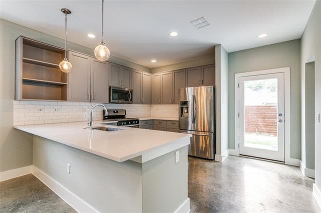 Building Photo - 911 Cedar Hill Ave