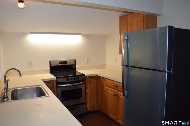 Building Photo - 47 Quassuk Rd