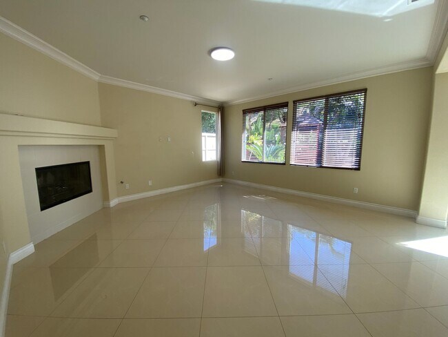 Building Photo - 2 story 4 Bedroom Home located in Amber Woods Community