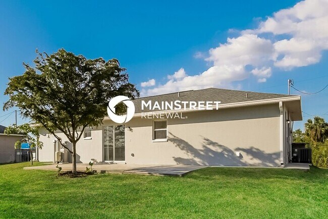 Building Photo - 3 Bedroom Pet-Friendly Home in Lehigh acres, FL with Main Street Renewal
