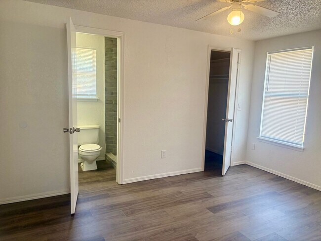 Building Photo - Three bedroom home in East Norman