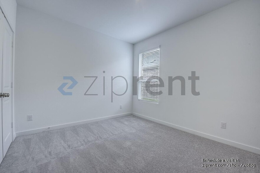 Building Photo - 1313 Rockwell Dr