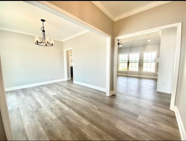 Building Photo - 4 Bed 2 bath with 3 car attached garage