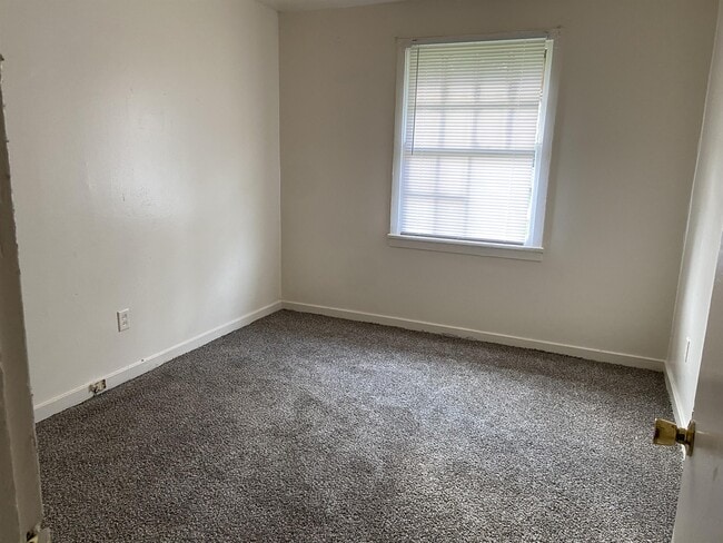 Building Photo - 2416 Knox Dr