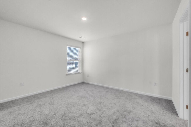 Building Photo - Modern 4BR Home with Loft & 2.5 Baths in W...