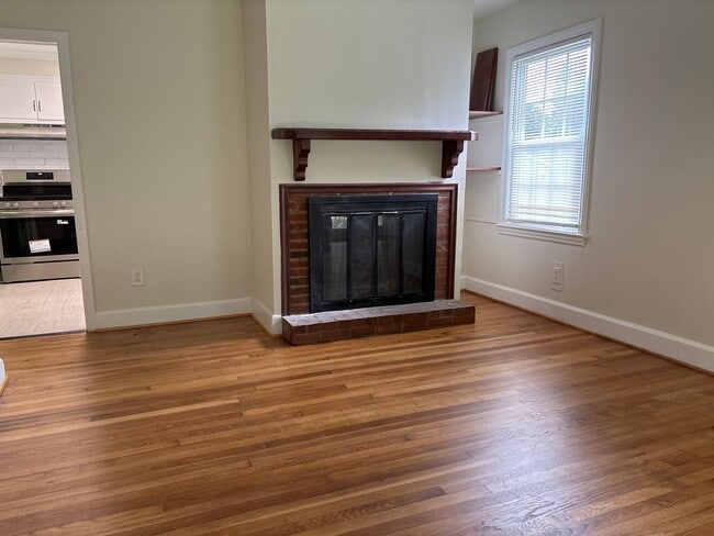 Building Photo - Nice 2 BR House off McKnight Mill Road