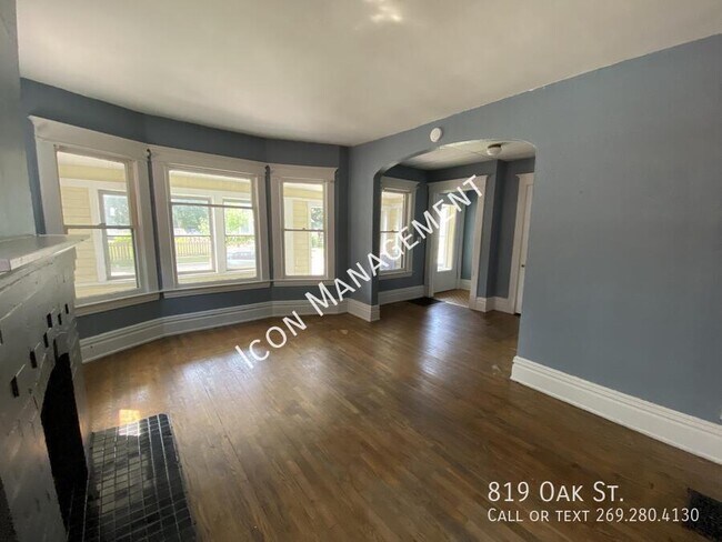 Building Photo - 819 Oak St