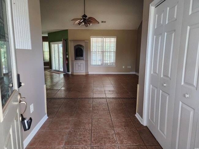 Building Photo - 2360 Clandon Dr