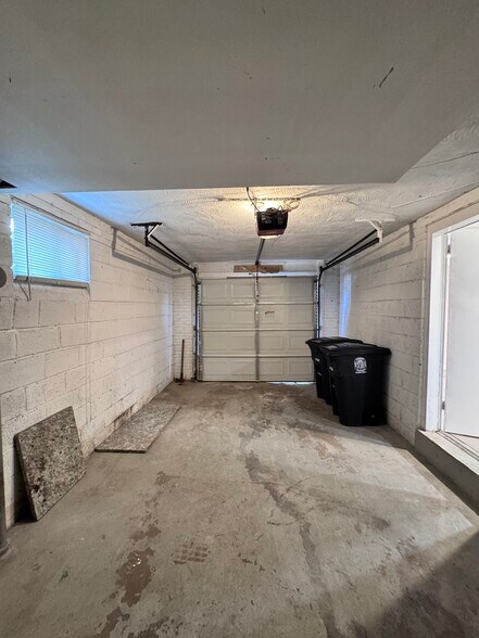 garage - 2409 Afton St