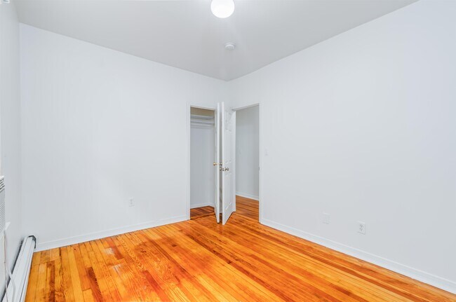 Building Photo - 144 Teaneck Rd