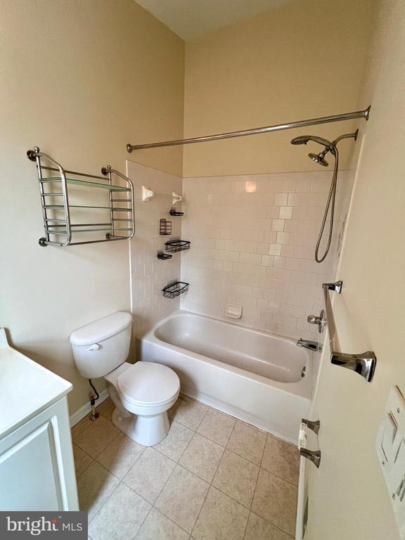 Building Photo - 2095 Pawlet Dr