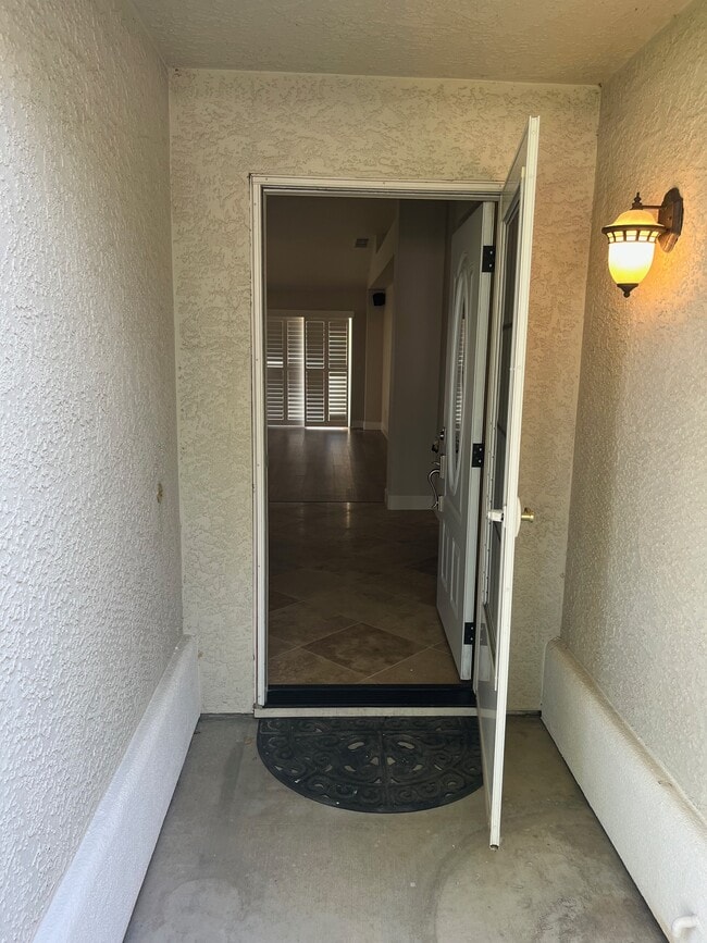 Building Photo - 3367 Chapelle Dr