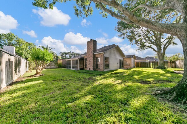 Building Photo - 819 Millpond Dr