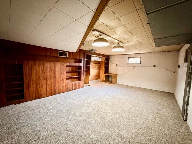 Building Photo - 308 S Division St