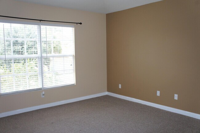 Building Photo - 1056 Pinewood Lake Ct