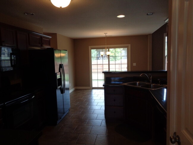 Building Photo - 2702 Comstock Dr