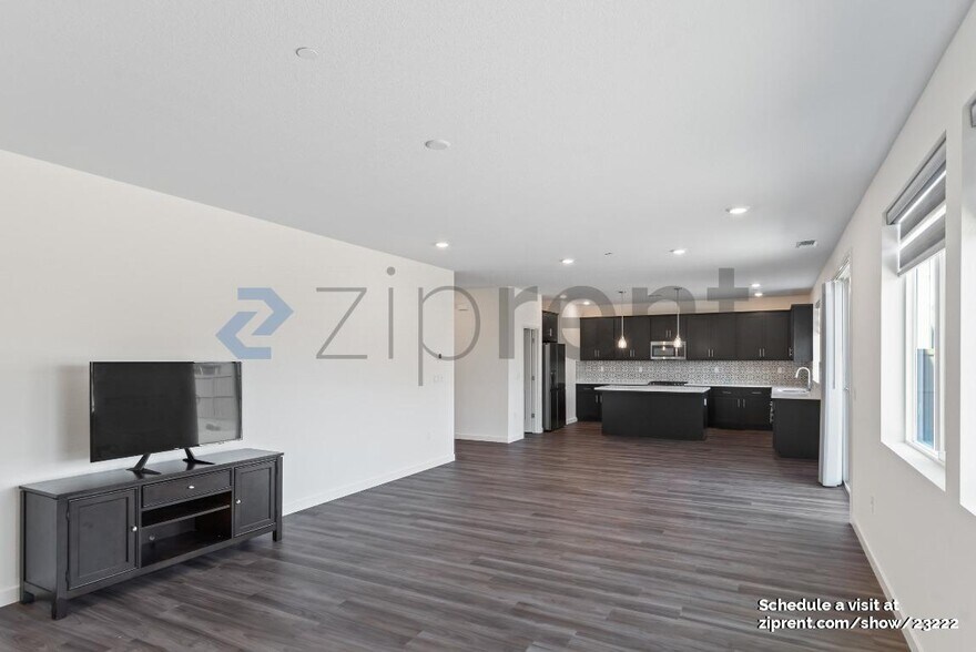 Building Photo - Unit