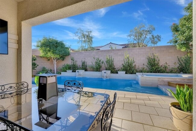 Building Photo - 9936 Wildhorse Cyn Ave