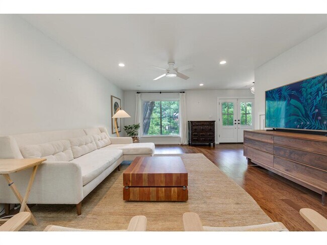 Building Photo - 8700 Mountainwood Cir