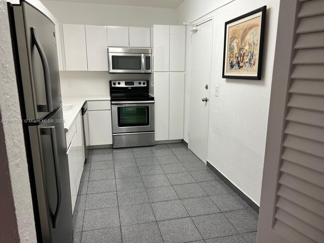 Building Photo - 10185 Collins Ave