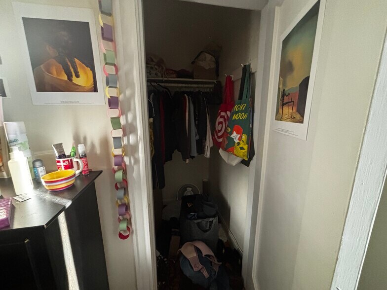 Building Photo - 66 Egmont St