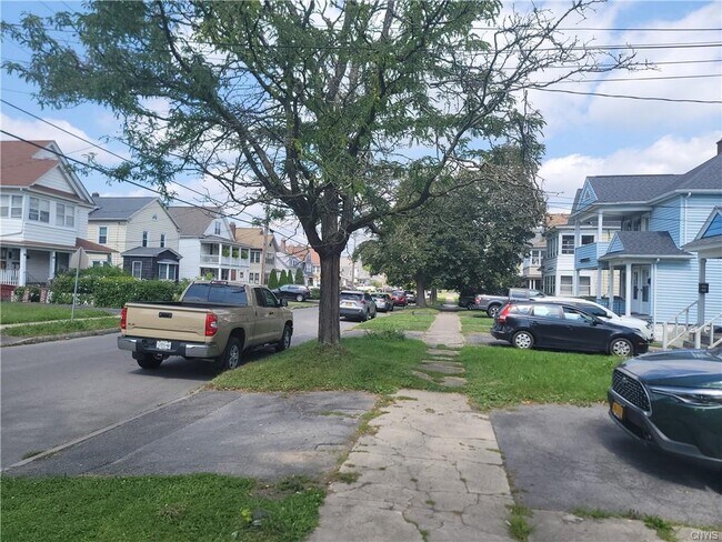 Building Photo - 400 Durston Ave