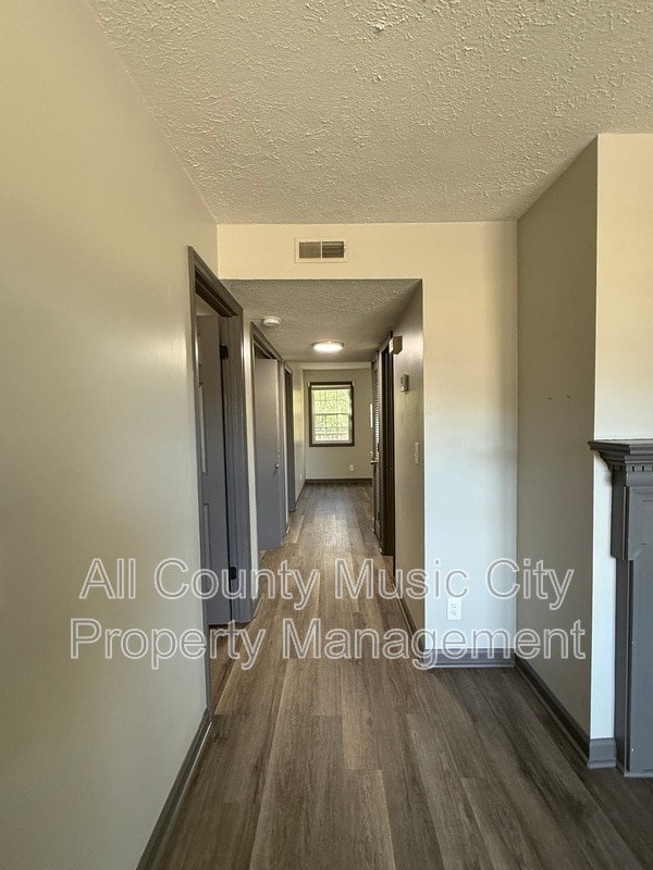 Building Photo - 3122 Creekwood Dr