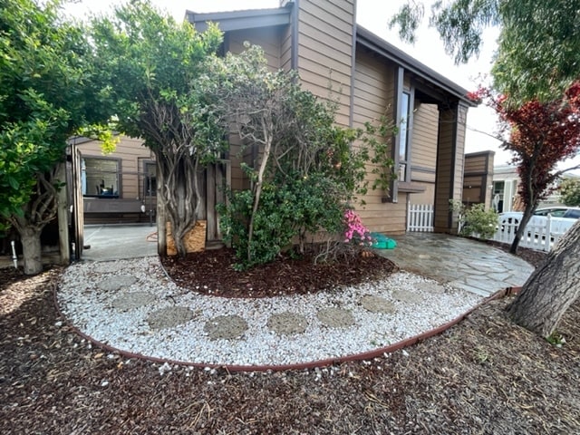 Side yard - 1298 Chewpon Ave